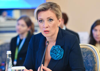 Захарова назвала санкции ЕС против российских журналистов синдромом двуличия