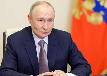 Путин щелчком по шее с фразой «пора бы прекратить» ответил на признание главы Крыма