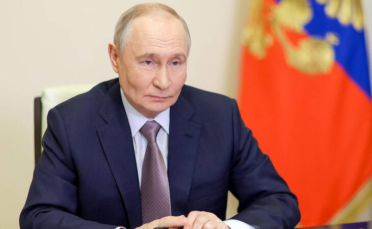 Путин щелчком по шее с фразой «пора бы прекратить» ответил на признание главы Крыма
