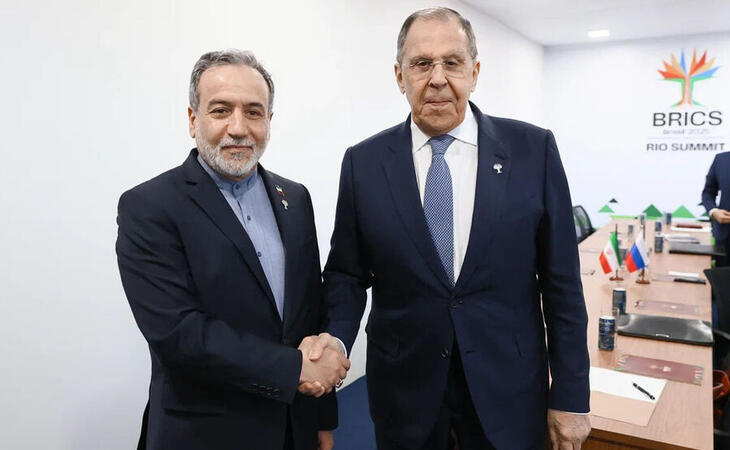 Лавров созвонился с главой МИД Ирана