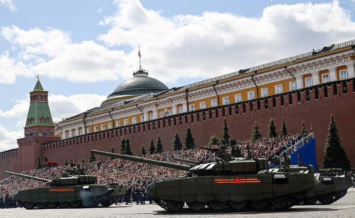 Песков: Кремль назовет гостей парада Победы после подтверждений