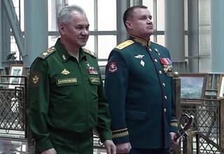 Шойгу вручил медаль командовавшему взятием Авдеевки генерал-полковнику