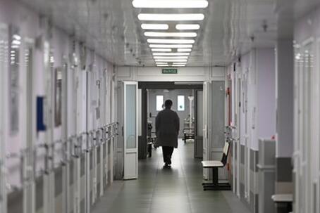 Россиянка ослушалась патологоанатома, вскрыла гроб новорожденной дочери дома и ужаснулась