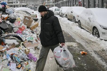 Дома застройщика ПИК погрязли в мусоре