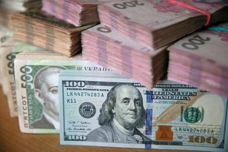 Нацбанк Украины продал миллиард долларов для удержания курса гривны