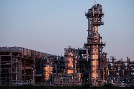 Конкурент России обогатился на поставках важнейшего вида топлива