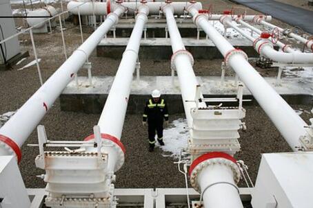 Импортер российского газа вдвое снизил его закупки