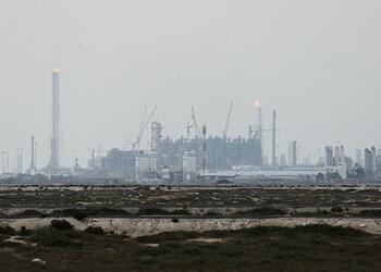 Европе предсказали волну деиндустриализации после удара по Катару