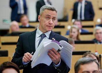 В Совфеде объяснили поведение оскорбившего поклонников Чака Норриса депутата Госдумы