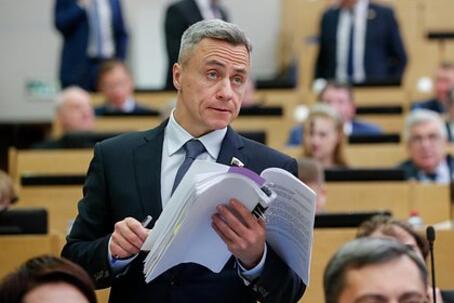 В Совфеде объяснили поведение оскорбившего поклонников Чака Норриса депутата Госдумы