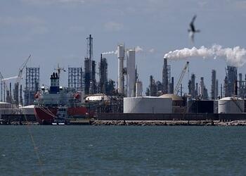 Один из крупных запасов нефти стал быстро таять