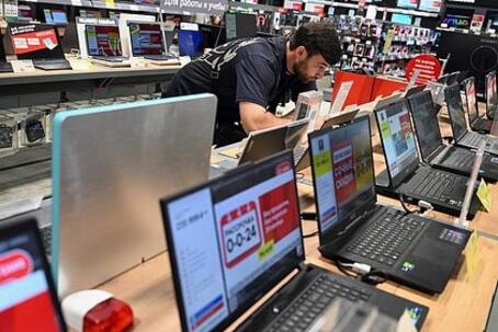 Продажи компьютеров в России резко сократились