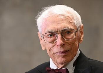 100-летний композитор Зацепин дал совет по борьбе с усталостью