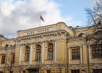 Ключевую ставку Банка России пообещали не снижать автоматически